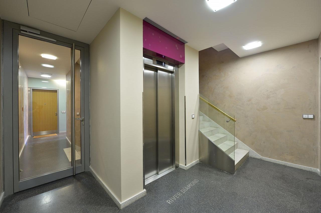Luxury Apartment River Diamond Residence Prag Exterior foto